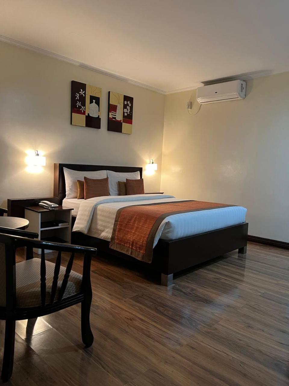 Subic Residencias Olongapo Exterior photo
