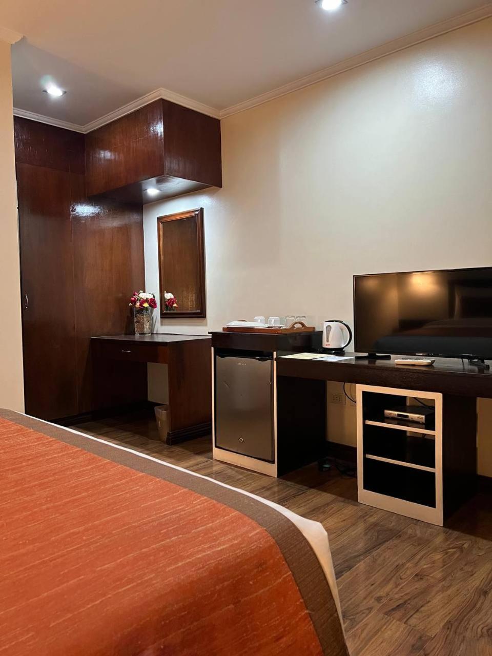 Subic Residencias Olongapo Exterior photo