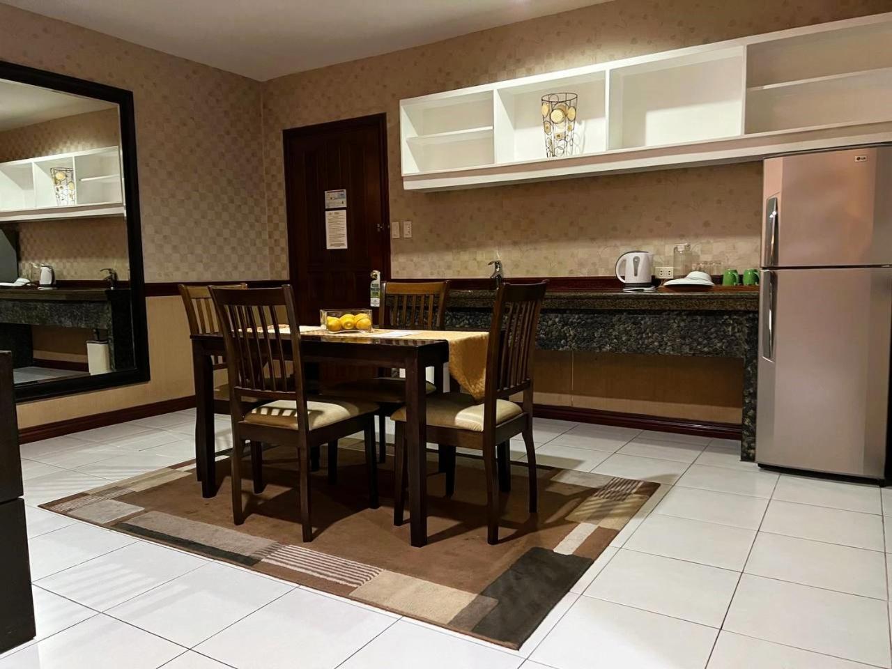 Subic Residencias Olongapo Exterior photo