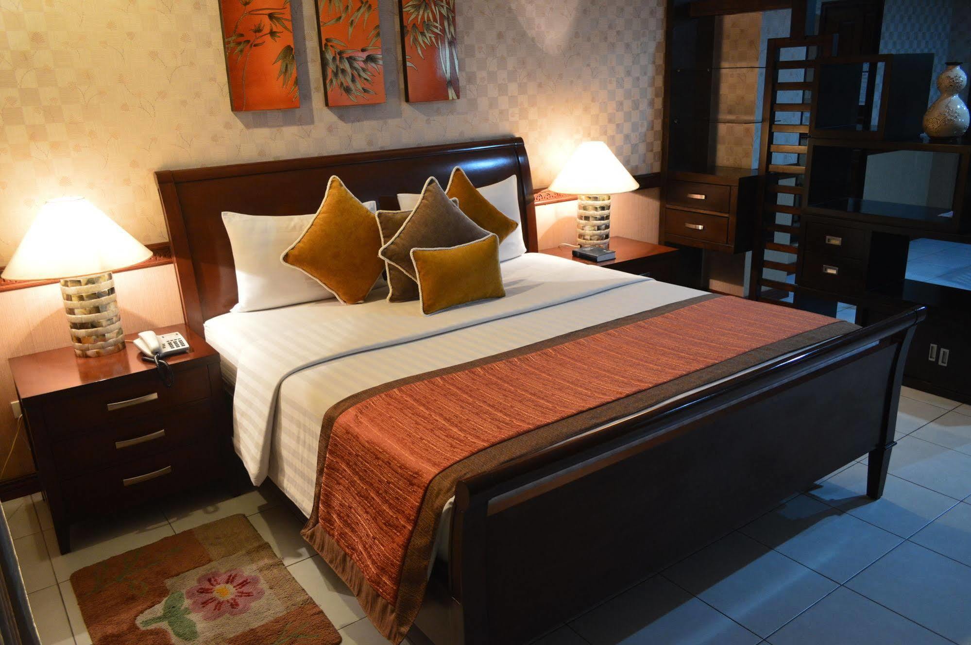Subic Residencias Olongapo Exterior photo