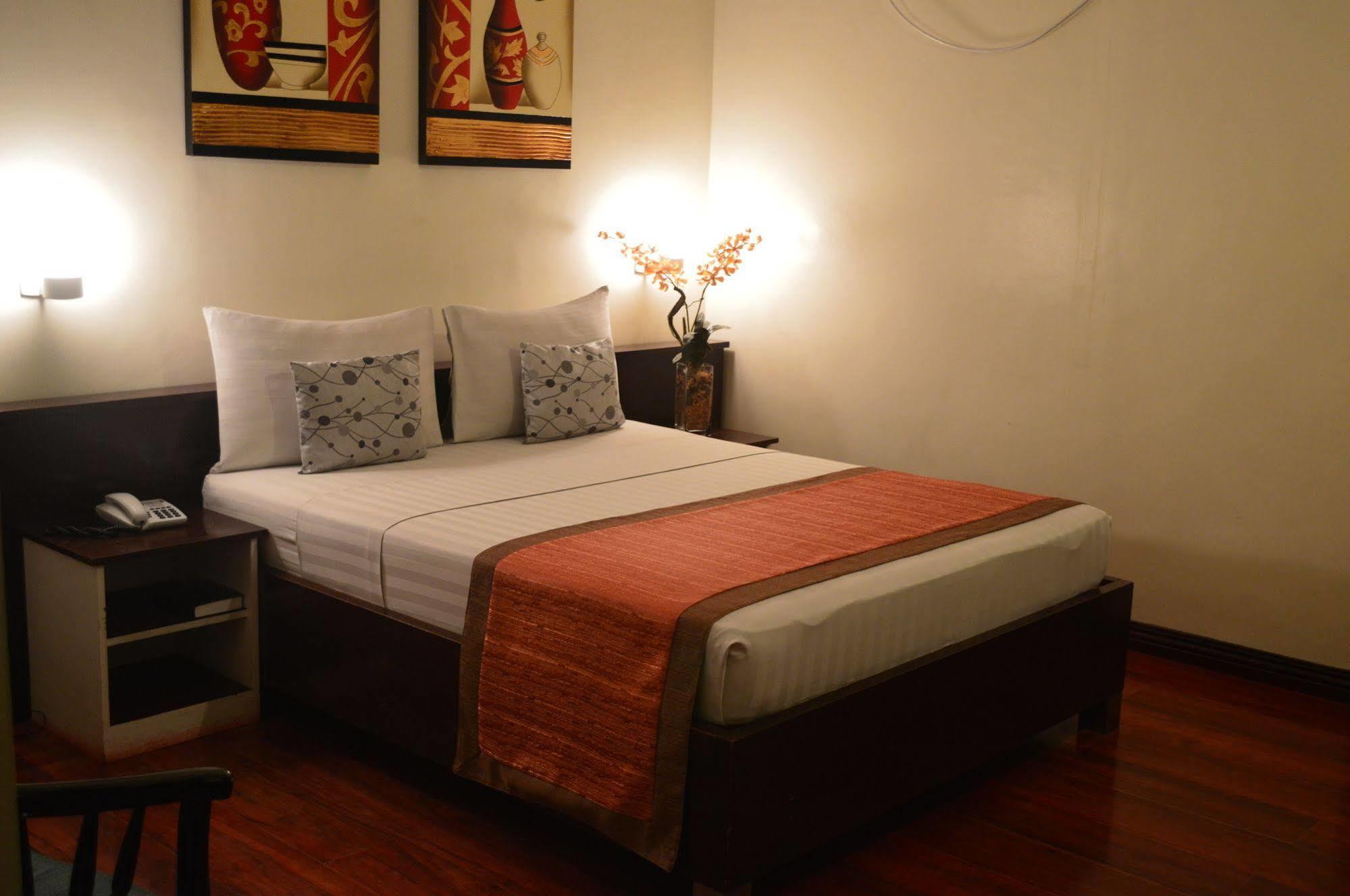 Subic Residencias Olongapo Exterior photo
