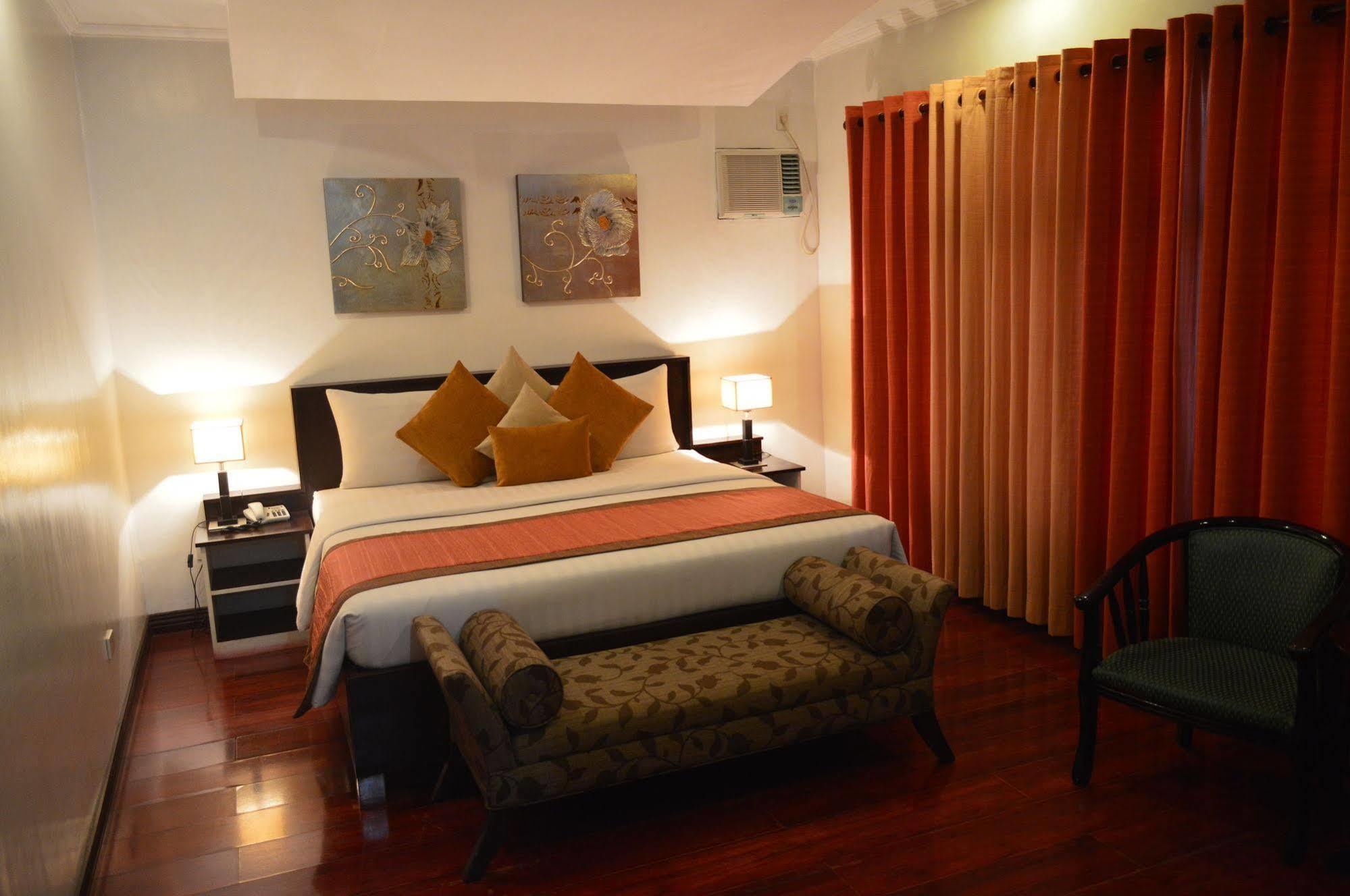 Subic Residencias Olongapo Exterior photo
